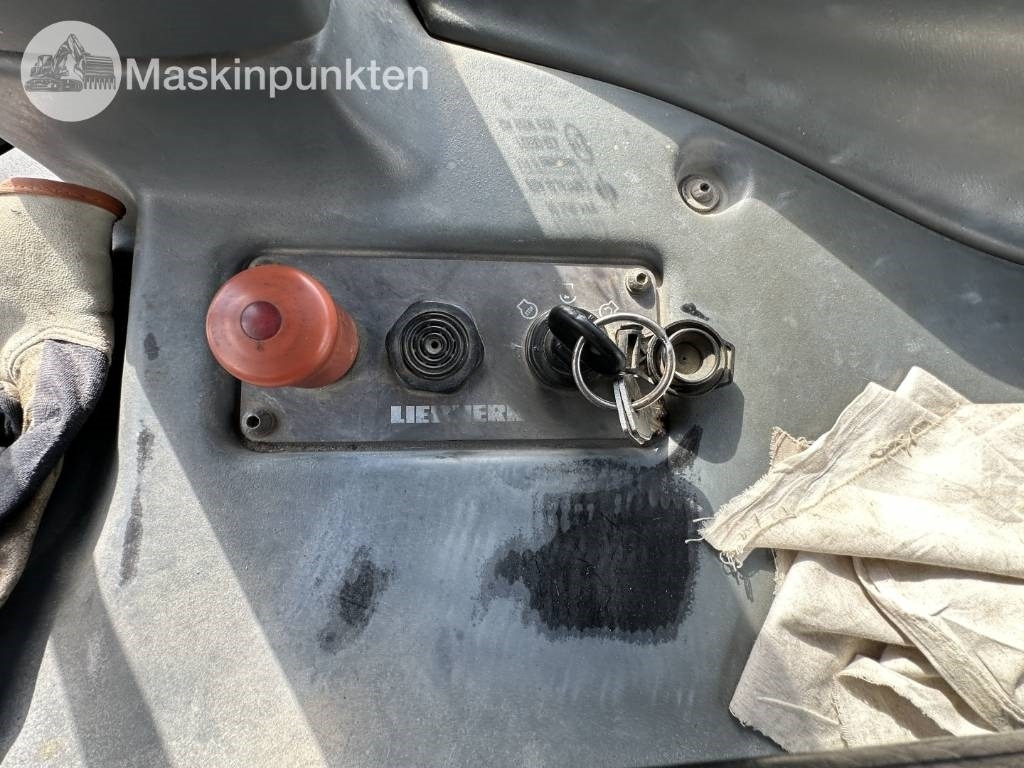 Utovarivač guseničar Liebherr 624: slika 19