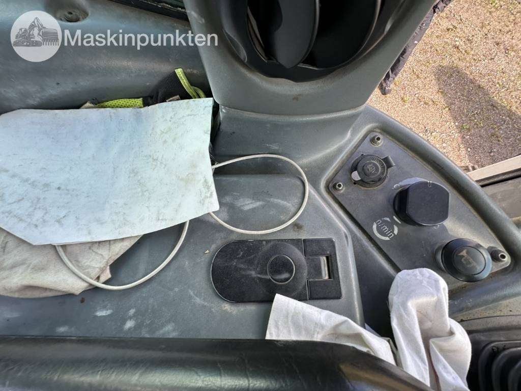 Utovarivač guseničar Liebherr 624: slika 17