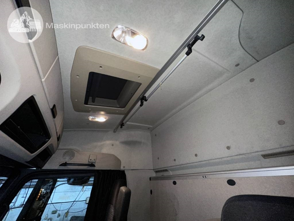 Kamion sa zatvorenim sandukom Mercedes-Benz Actros 2545: slika 16