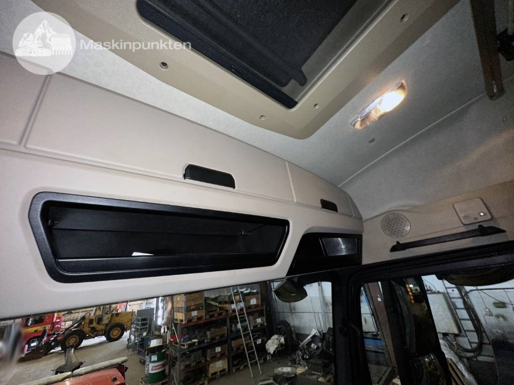 Kamion sa zatvorenim sandukom Mercedes-Benz Actros 2545: slika 27