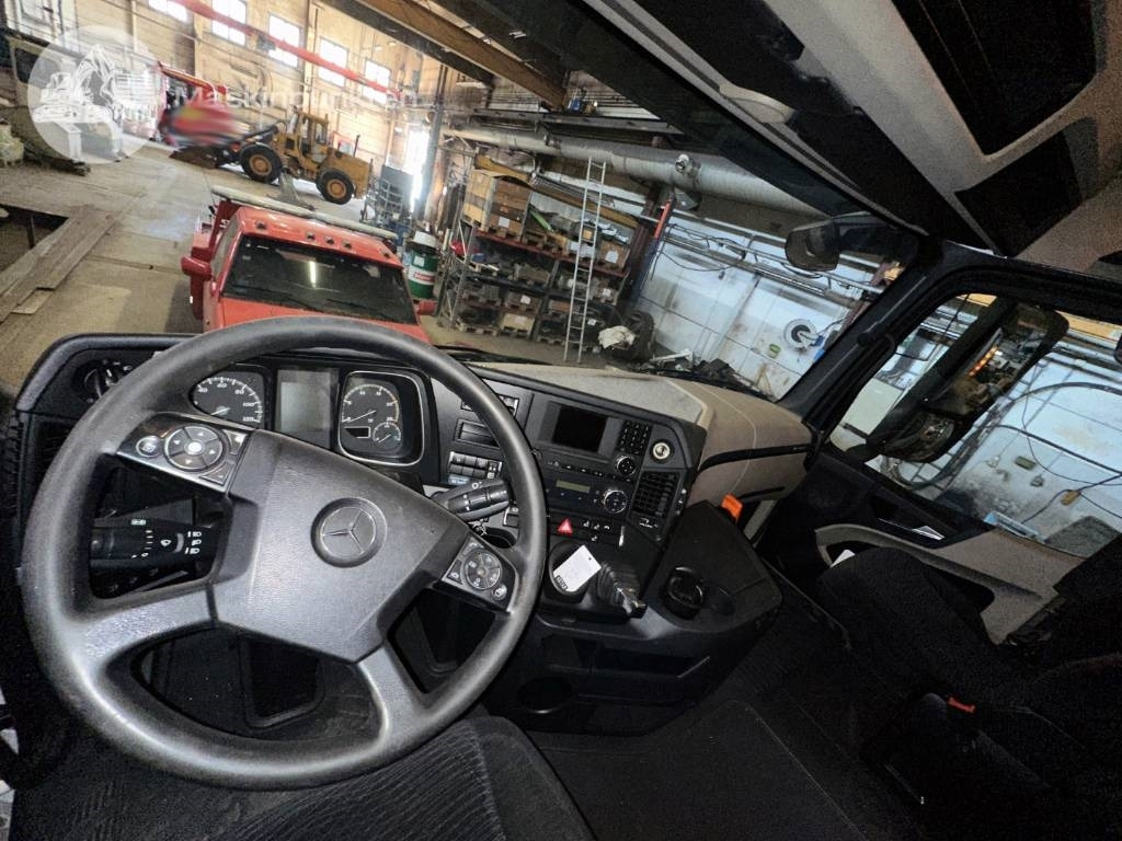 Kamion sa zatvorenim sandukom Mercedes-Benz Actros 2545: slika 18