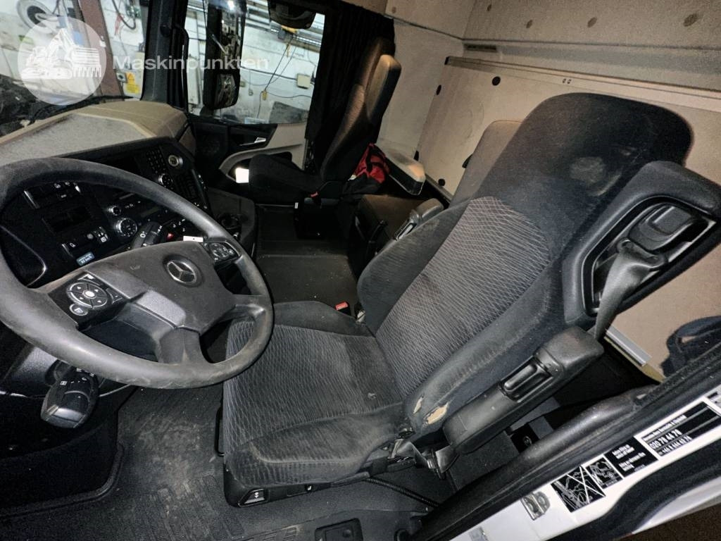 Kamion sa zatvorenim sandukom Mercedes-Benz Actros 2545: slika 13
