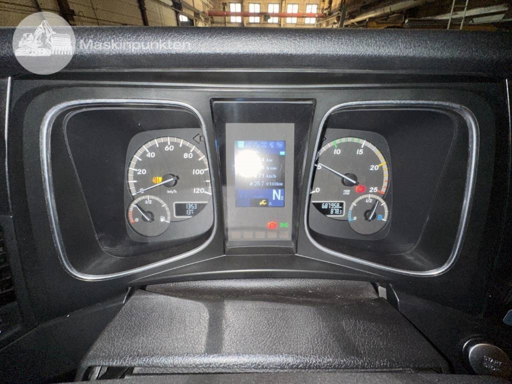 Kamion sa zatvorenim sandukom Mercedes-Benz Actros 2545: slika 30