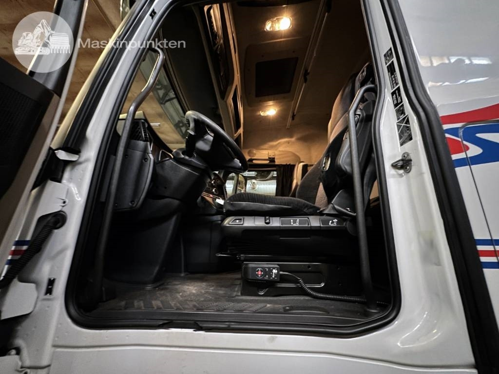 Kamion sa zatvorenim sandukom Mercedes-Benz Actros 2545: slika 9