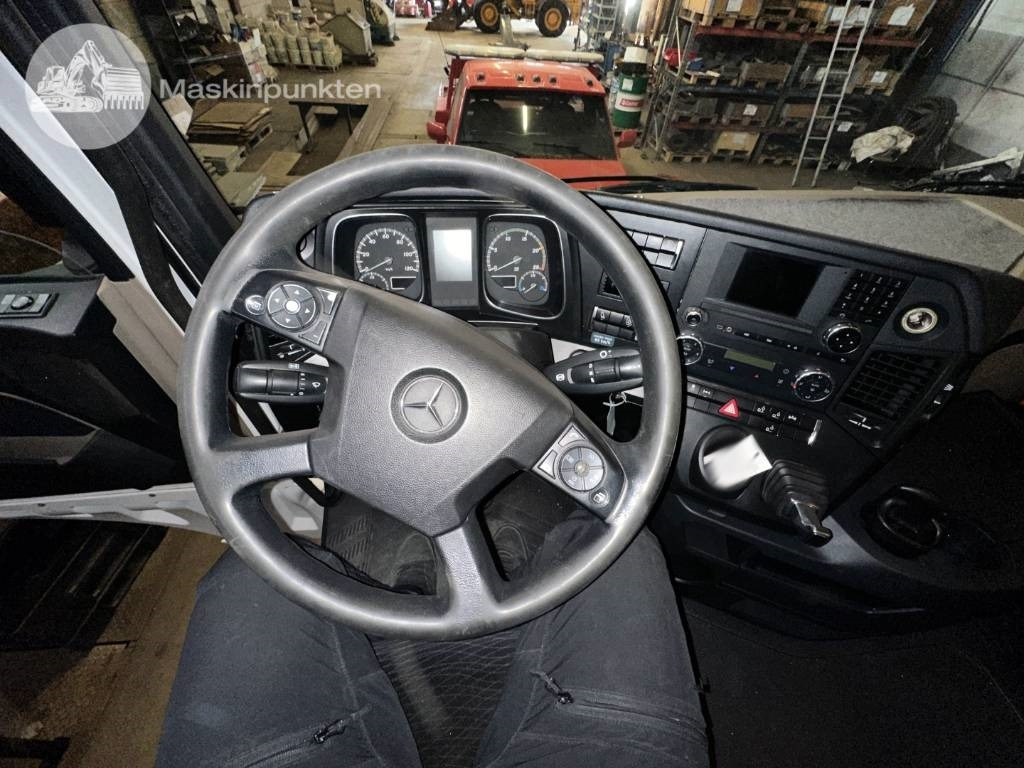Kamion sa zatvorenim sandukom Mercedes-Benz Actros 2545: slika 19