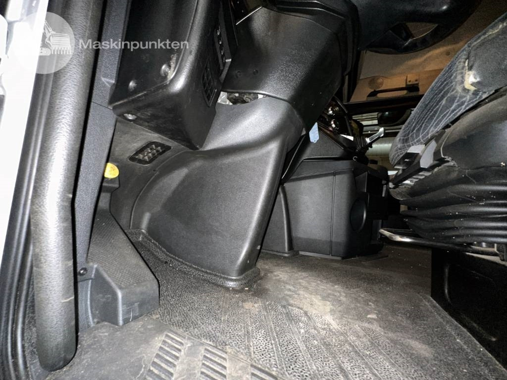 Kamion sa zatvorenim sandukom Mercedes-Benz Actros 2545: slika 12