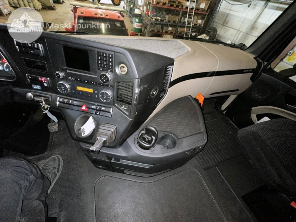Kamion sa zatvorenim sandukom Mercedes-Benz Actros 2545: slika 25