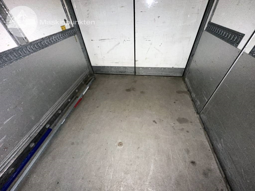 Kamion sa zatvorenim sandukom Mercedes-Benz Actros 2545: slika 50
