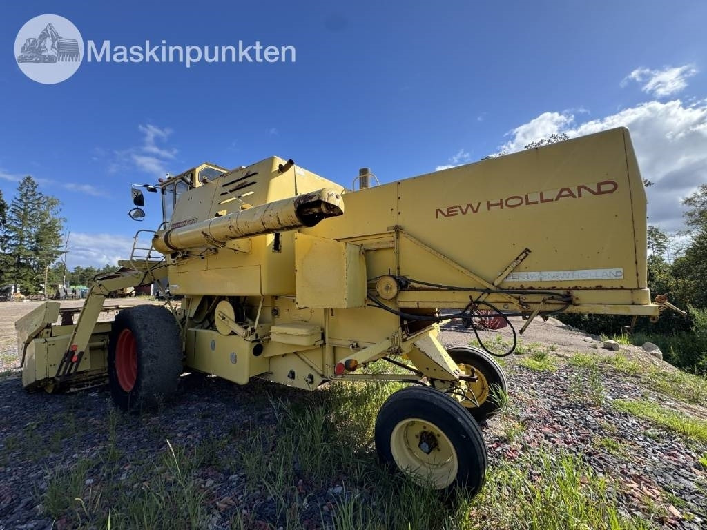 New Holland 1530 - Kombinovani kombajn: slika 2 New Holland 1530 - Kombinovani kombajn: slika 2