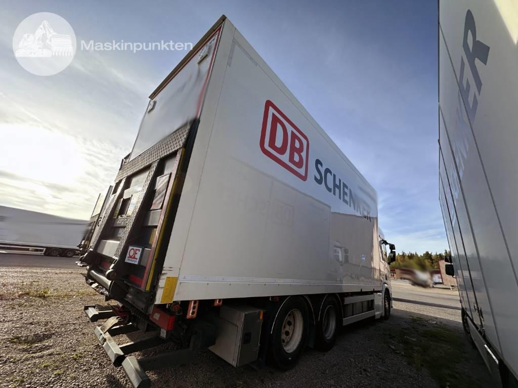 Scania R 580 - Kamion sa zatvorenim sandukom: slika 5 Scania R 580 - Kamion sa zatvorenim sandukom: slika 5