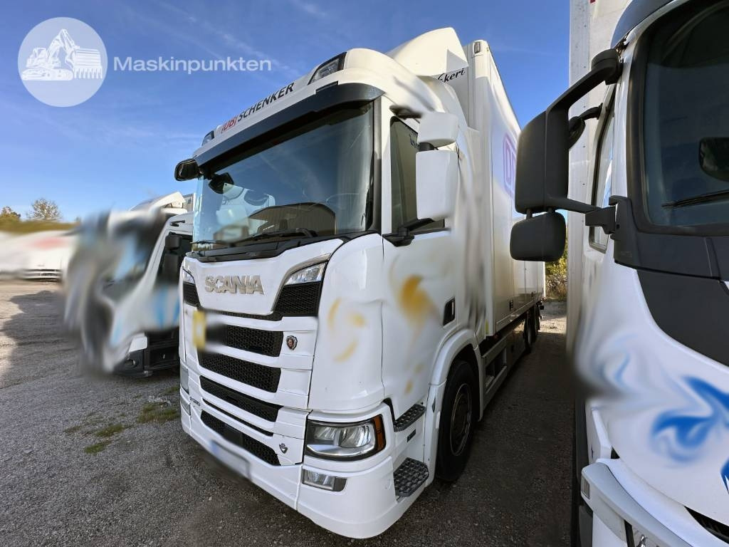 Scania R 580 - Kamion sa zatvorenim sandukom: slika 1 Scania R 580 - Kamion sa zatvorenim sandukom: slika 1