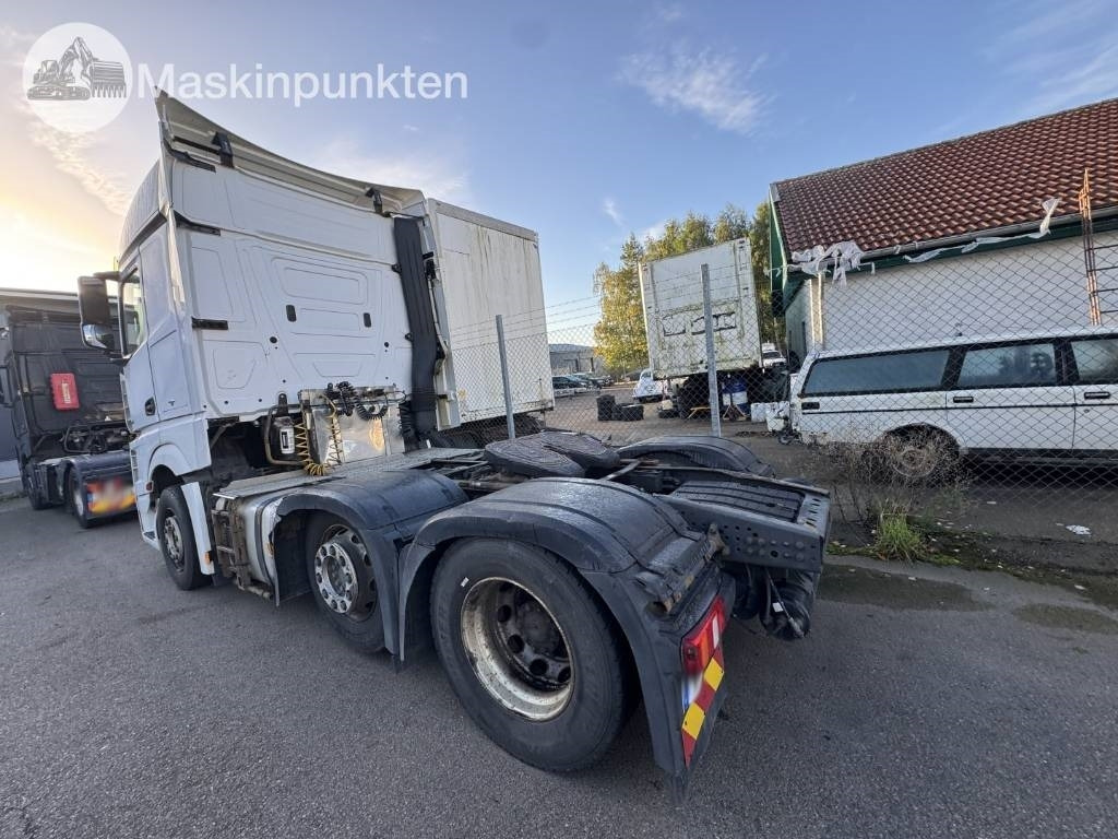 Mercedes-Benz Actros 963-4-D  - Tegljač: slika 2 Mercedes-Benz Actros 963-4-D  - Tegljač: slika 2