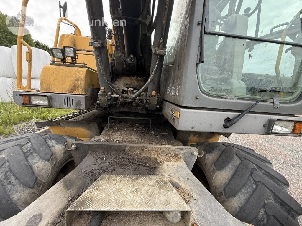 Bager točkaš Volvo EW 140 C: slika 32 Bager točkaš Volvo EW 140 C: slika 32