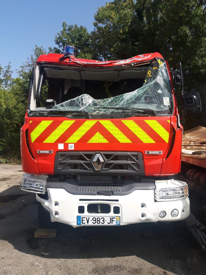 RENAULT D 4X4 TOUT-TERRAIN INCENDIE - Vatrogasni kamion: slika 2 RENAULT D 4X4 TOUT-TERRAIN INCENDIE - Vatrogasni kamion: slika 2