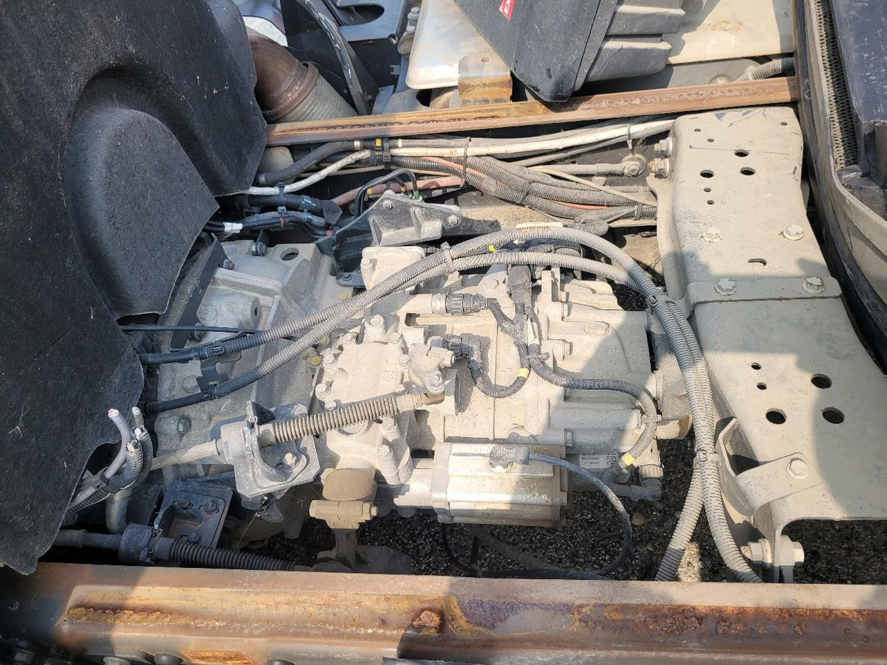 Kamion sa golom šasijom i zatvorenom kabinom RENAULT D12: slika 19 Kamion sa golom šasijom i zatvorenom kabinom RENAULT D12: slika 19