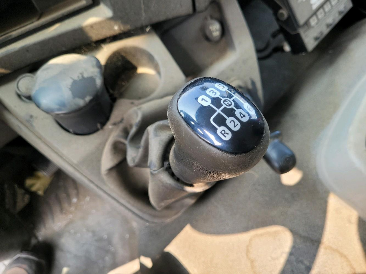 Kamion sa golom šasijom i zatvorenom kabinom RENAULT D12: slika 14 Kamion sa golom šasijom i zatvorenom kabinom RENAULT D12: slika 14