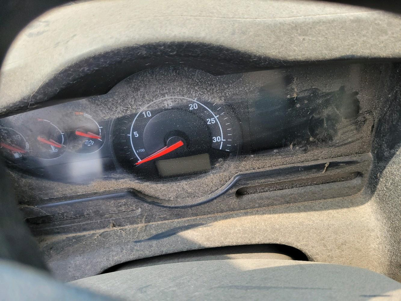 Kamion sa golom šasijom i zatvorenom kabinom RENAULT D12: slika 15 Kamion sa golom šasijom i zatvorenom kabinom RENAULT D12: slika 15