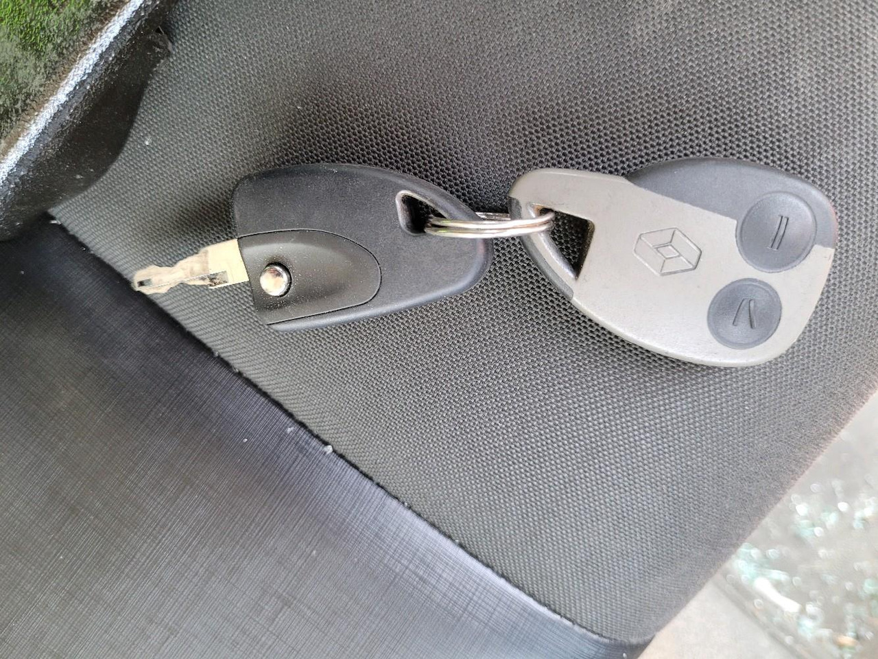 Kamion sa zatvorenim sandukom RENAULT D19 WIDE: slika 17