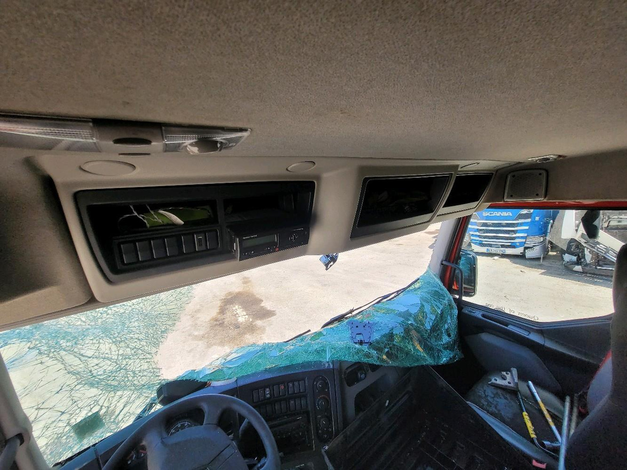 Kamion sa zatvorenim sandukom RENAULT D19 WIDE: slika 11