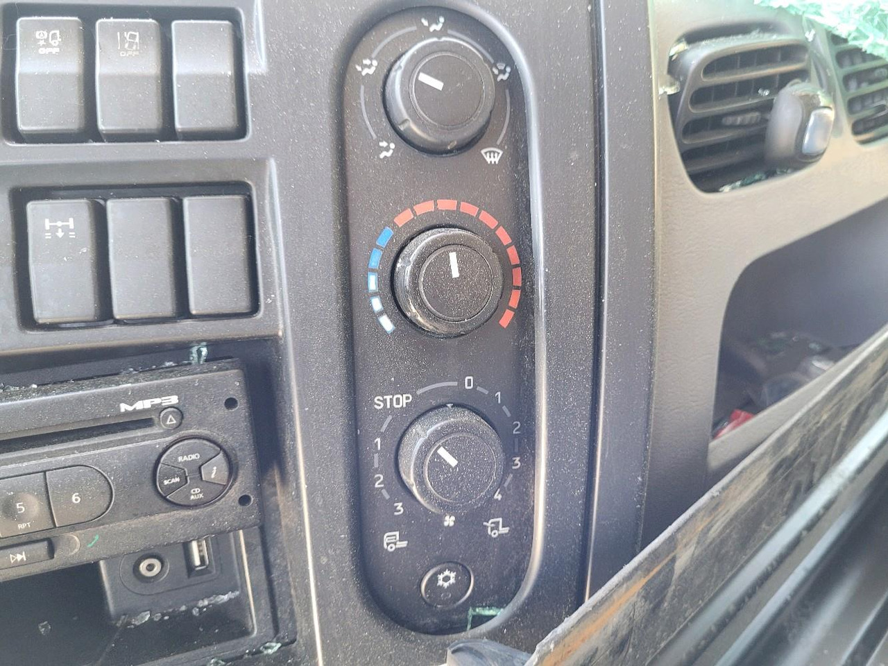 Kamion sa zatvorenim sandukom RENAULT D19 WIDE: slika 14