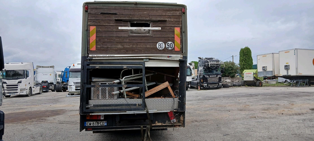 RENAULT M180 PORTEUR BETAILLERE - Kamion za prevoz konja: slika 5 RENAULT M180 PORTEUR BETAILLERE - Kamion za prevoz konja: slika 5