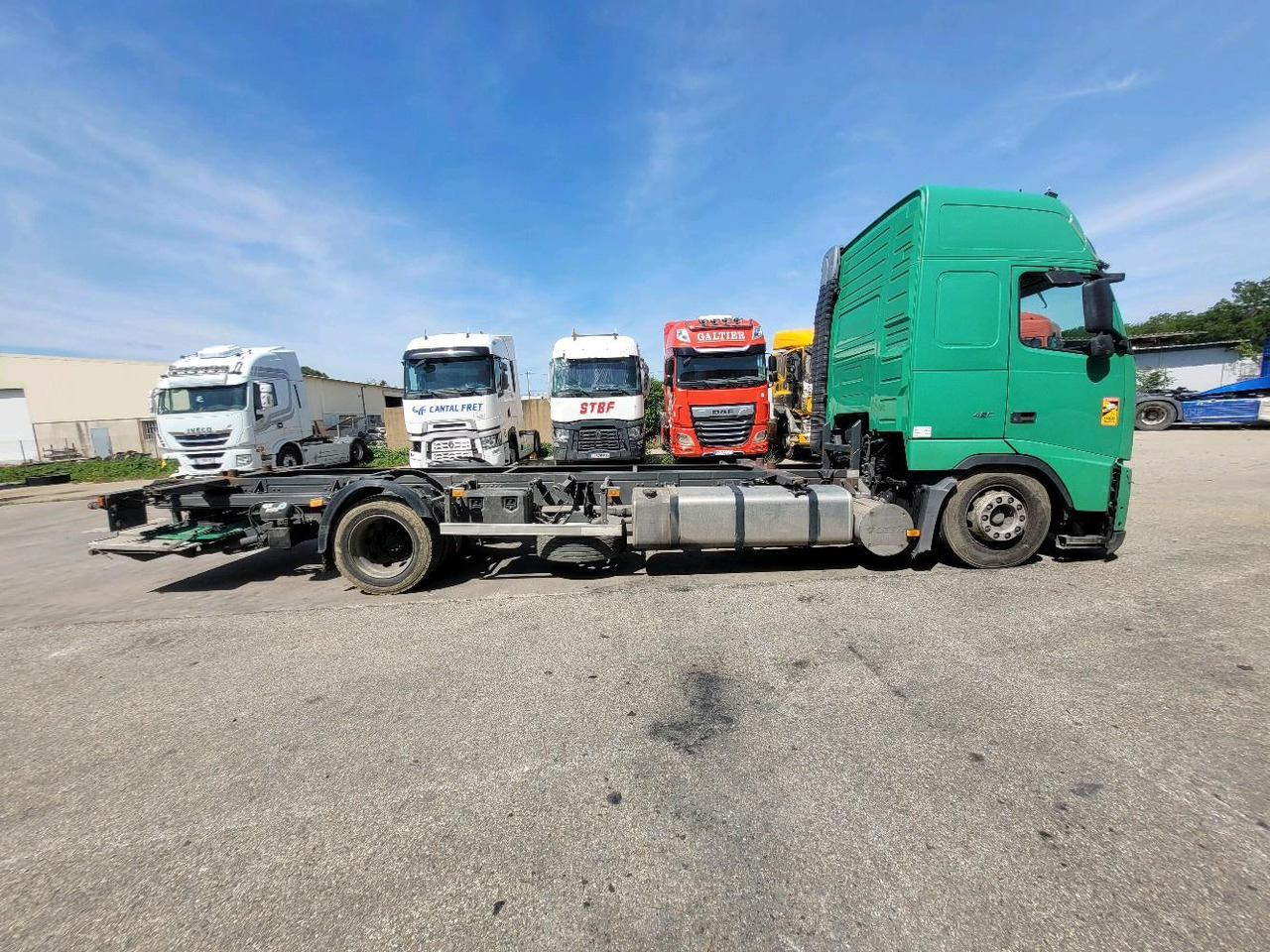 VOLVO FH12 420 GLOBETROTTER - Kamion za prevoz kontejnera/ Kamion sa promenjivim sandukom: slika 3 VOLVO FH12 420 GLOBETROTTER - Kamion za prevoz kontejnera/ Kamion sa promenjivim sandukom: slika 3