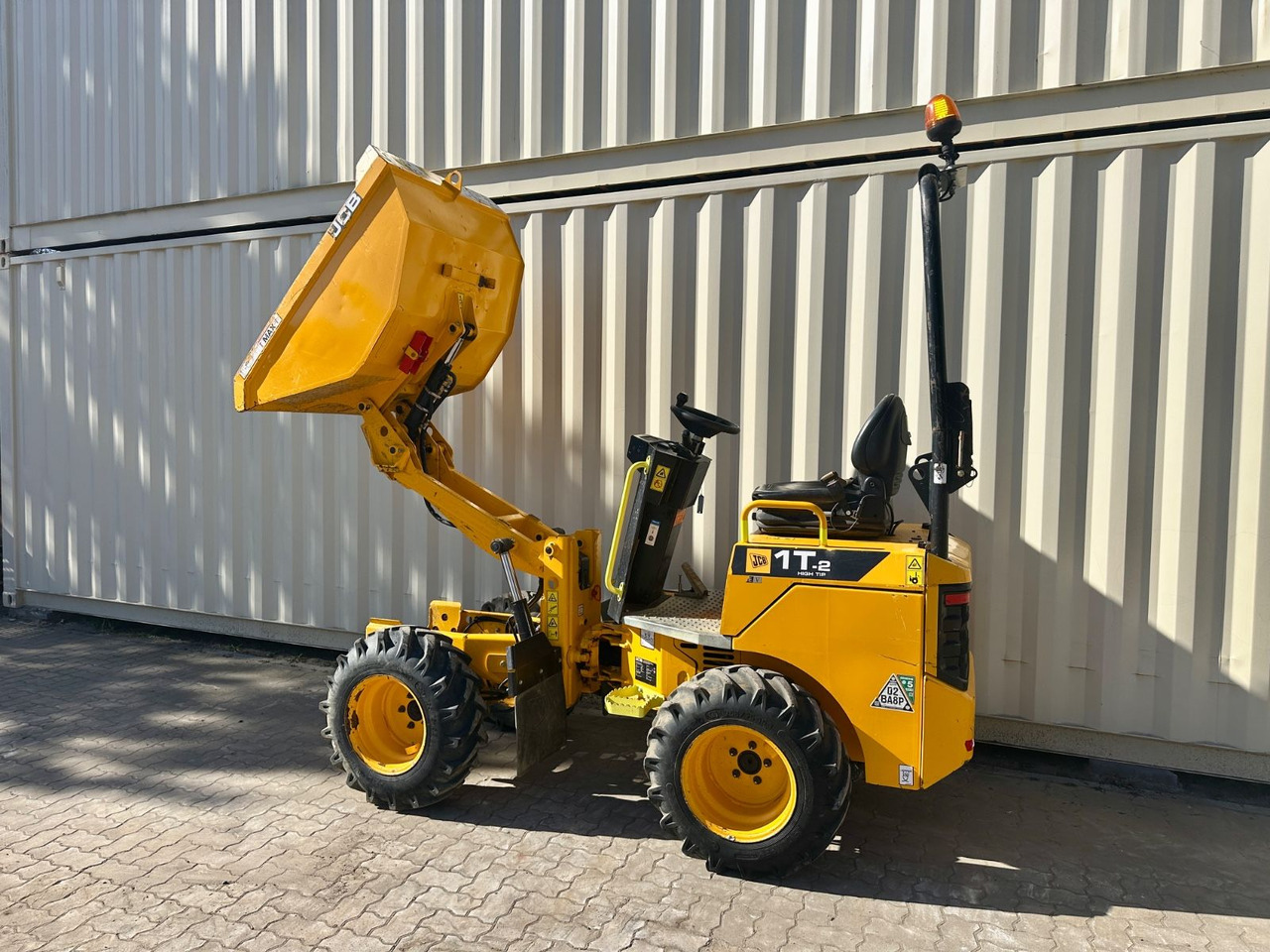 JCB 1T-2 High Tip Dumper, 674 Bh, 1.000 KG - Mini kiper: slika 3 JCB 1T-2 High Tip Dumper, 674 Bh, 1.000 KG - Mini kiper: slika 3