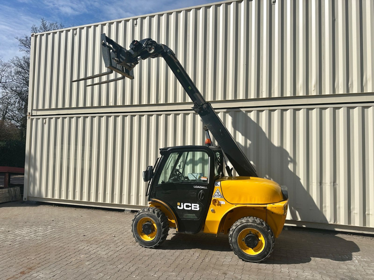 JCB 520-40 / 2017 BJ / 2.297 Bh / 4 Meter / 2 Tonnen - Teleskopski upravljač: slika 3 JCB 520-40 / 2017 BJ / 2.297 Bh / 4 Meter / 2 Tonnen - Teleskopski upravljač: slika 3