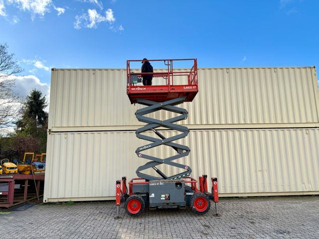 Skyjack SJ6832RT 4x4 Diesel, 11.8 Meter, 1.182 H - Lift u obliku makaza: slika 2 Skyjack SJ6832RT 4x4 Diesel, 11.8 Meter, 1.182 H - Lift u obliku makaza: slika 2