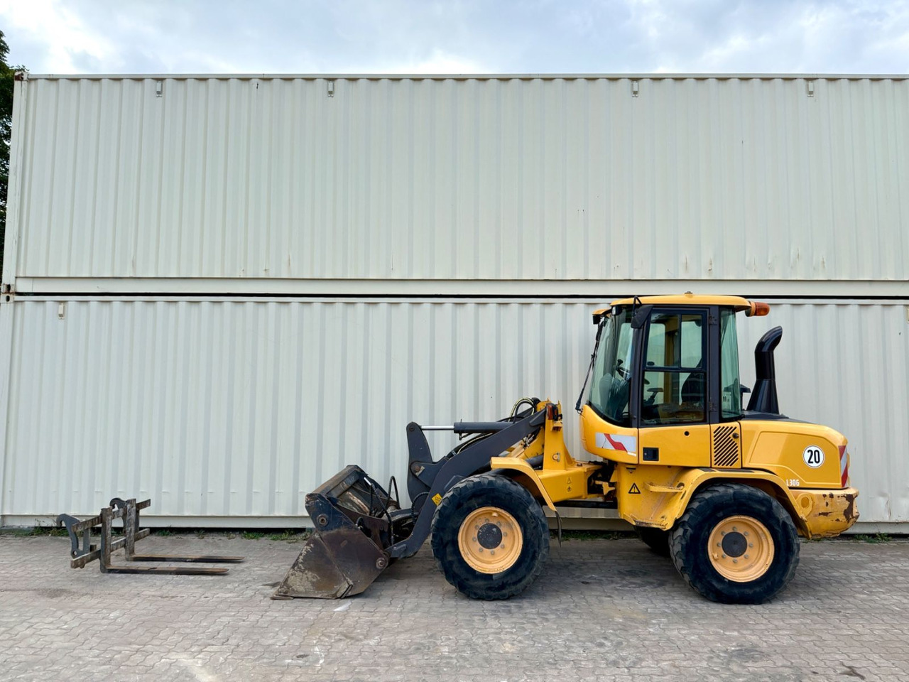 Volvo L30G / 2014 BJ / Klappschaufel + Gabel - Utovarivač točkaš: slika 1 Volvo L30G / 2014 BJ / Klappschaufel + Gabel - Utovarivač točkaš: slika 1