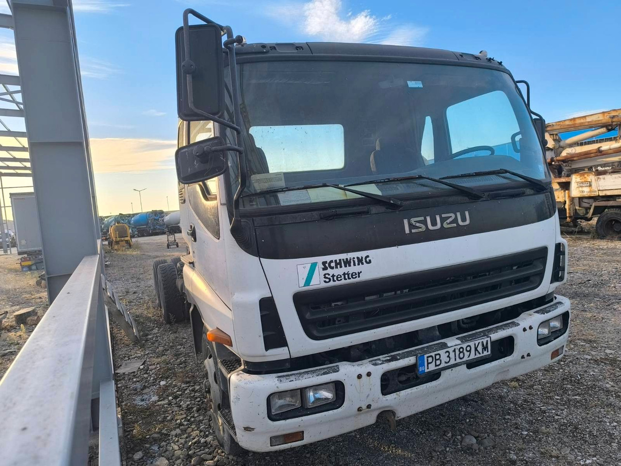 Isuzu 2.8 CXZ 81 - Kamion sa golom šasijom i zatvorenom kabinom: slika 1 Isuzu 2.8 CXZ 81 - Kamion sa golom šasijom i zatvorenom kabinom: slika 1