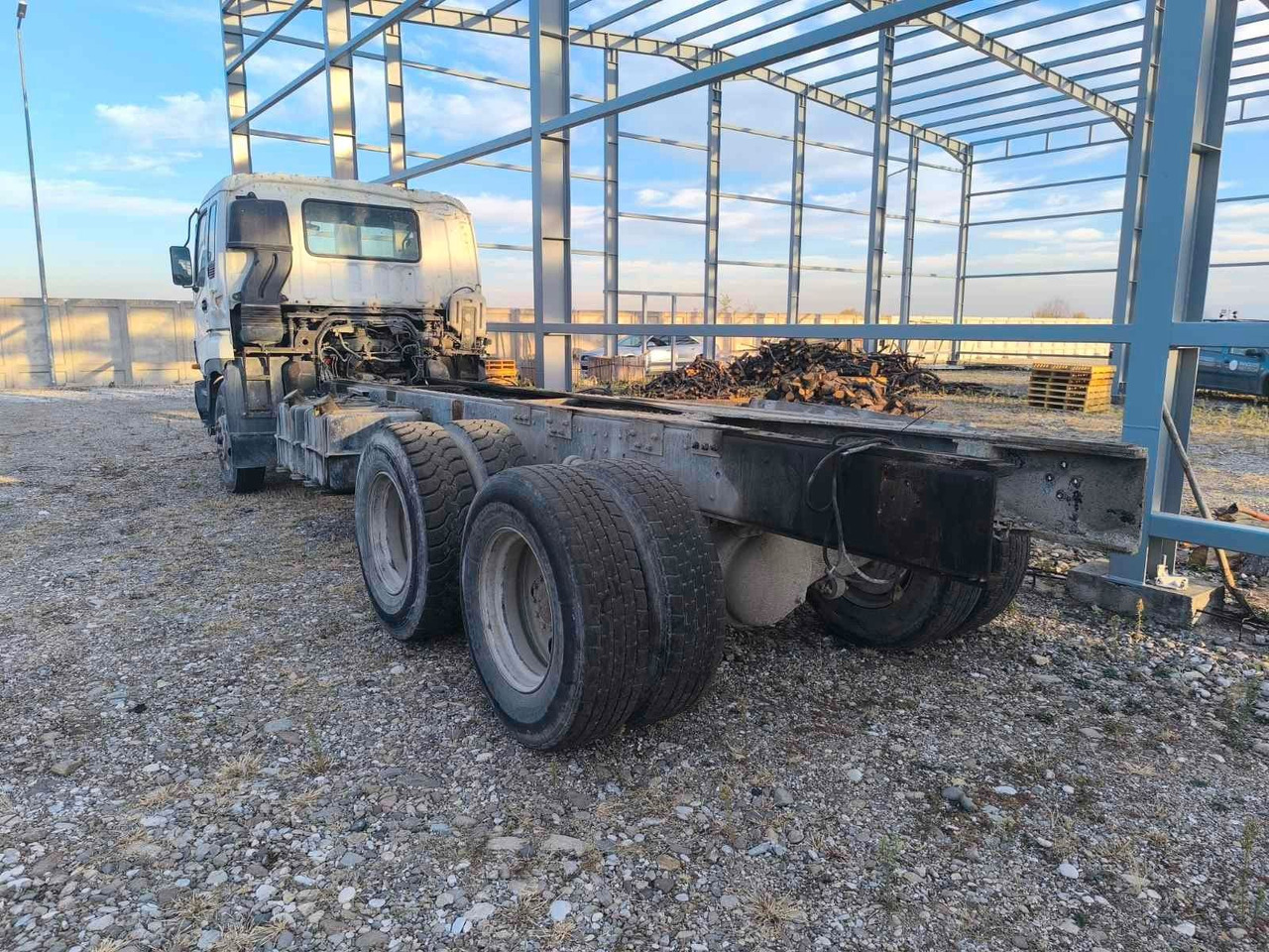 Isuzu 2.8 CXZ 81 - Kamion sa golom šasijom i zatvorenom kabinom: slika 4 Isuzu 2.8 CXZ 81 - Kamion sa golom šasijom i zatvorenom kabinom: slika 4