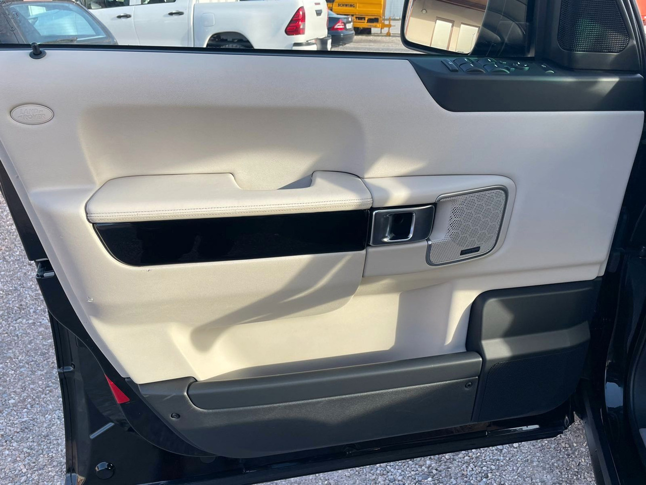 SUV Land Rover Range Rover Vogue 4.4 TDV8: slika 14