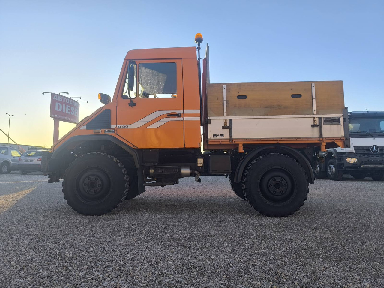UNIMOG U90 - Istovarivač: slika 4 UNIMOG U90 - Istovarivač: slika 4