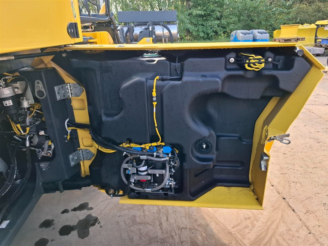 Valjak za puteve BOMAG DE BW 174 AP-5 AM Hybrid Stage V/Tier 4f: slika 10