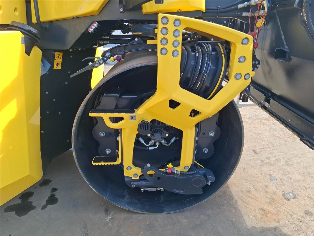 Valjak za puteve BOMAG DE BW 174 AP-5 AM Hybrid Stage V/Tier 4f: slika 12