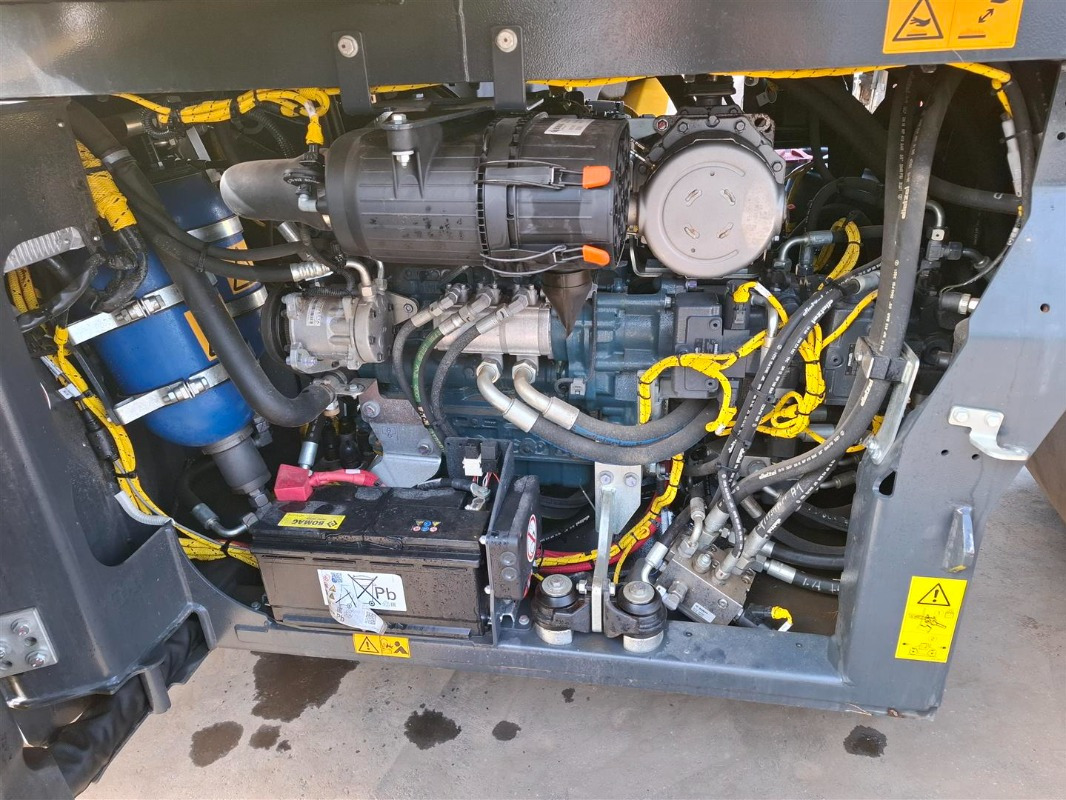 Valjak za puteve BOMAG DE BW 174 AP-5 AM Hybrid Stage V/Tier 4f: slika 9