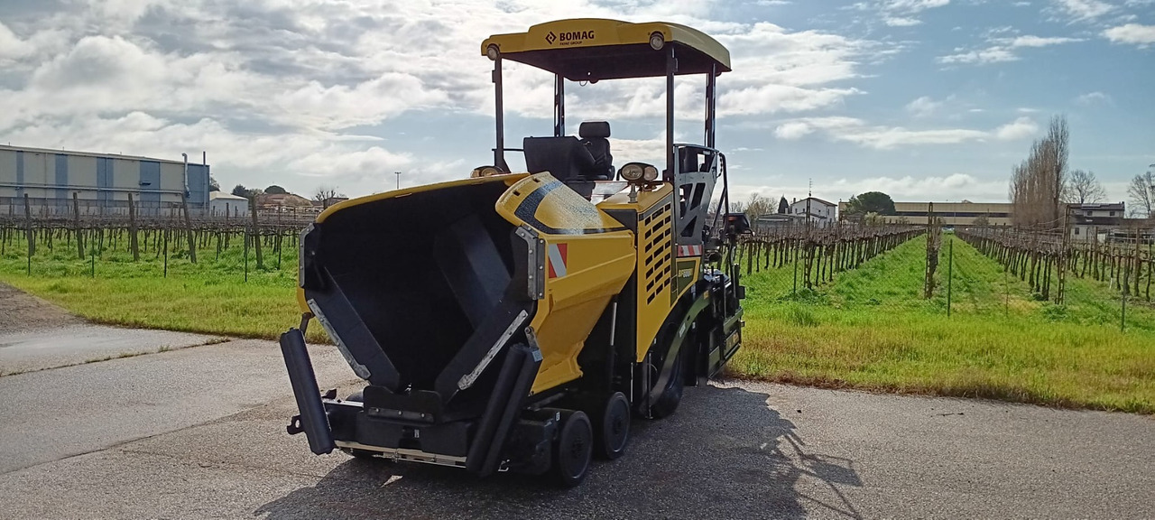 BOMAG IT BF 300 P-2 S340-2 TV Stage IIIb/Tier 4f - Asfaltni finišer: slika 1 BOMAG IT BF 300 P-2 S340-2 TV Stage IIIb/Tier 4f - Asfaltni finišer: slika 1