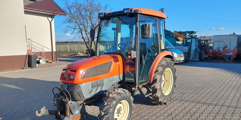 Kioti EX50 HST 50KM klimatyzacja przedni TUZ - Traktor: slika 2 Kioti EX50 HST 50KM klimatyzacja przedni TUZ - Traktor: slika 2
