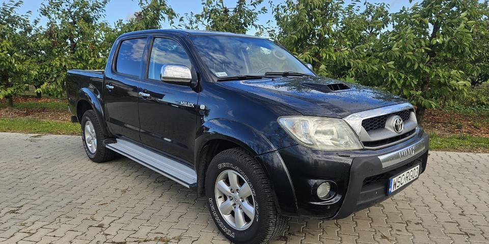 Toyota Hilux 3.0 SR5 automat 4x4 - Pikap: slika 3 Toyota Hilux 3.0 SR5 automat 4x4 - Pikap: slika 3