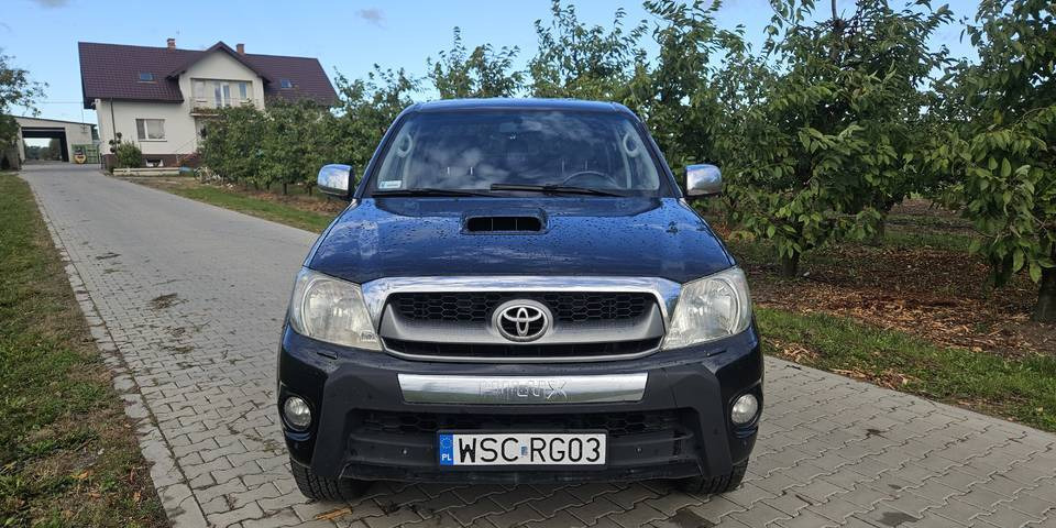 Toyota Hilux 3.0 SR5 automat 4x4 - Pikap: slika 2 Toyota Hilux 3.0 SR5 automat 4x4 - Pikap: slika 2