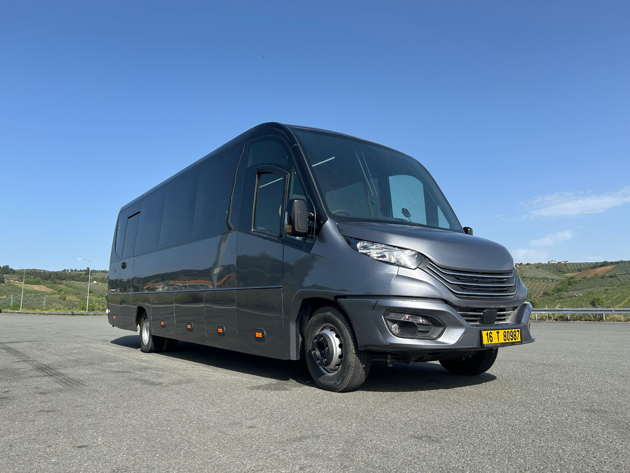 IVECO DAILY - RIGHT HAND DRIVE TOURISTIC VEHICLE - Turistički autobus: slika 1 IVECO DAILY - RIGHT HAND DRIVE TOURISTIC VEHICLE - Turistički autobus: slika 1