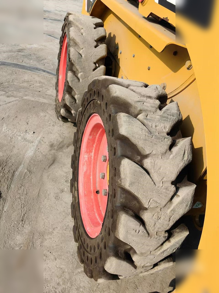 CATERPILLAR 226B - Mini utovarivač: slika 4 CATERPILLAR 226B - Mini utovarivač: slika 4