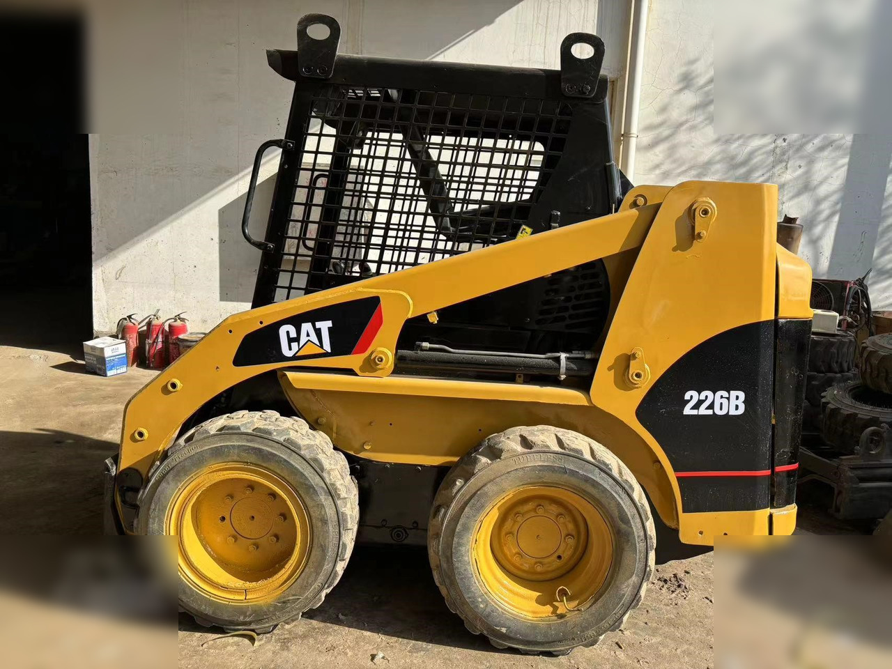 CATERPILLAR 226B - Mini utovarivač: slika 1 CATERPILLAR 226B - Mini utovarivač: slika 1