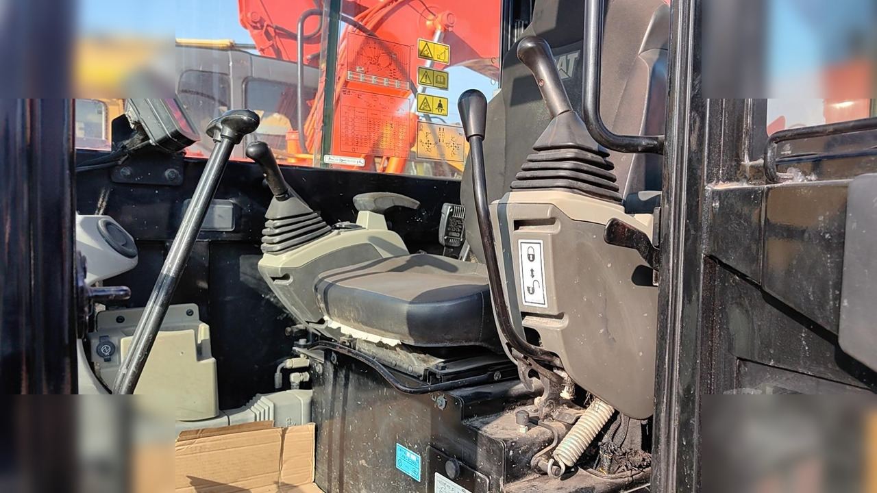 CATERPILLAR 305.5E2 - Mini bager: slika 4 CATERPILLAR 305.5E2 - Mini bager: slika 4