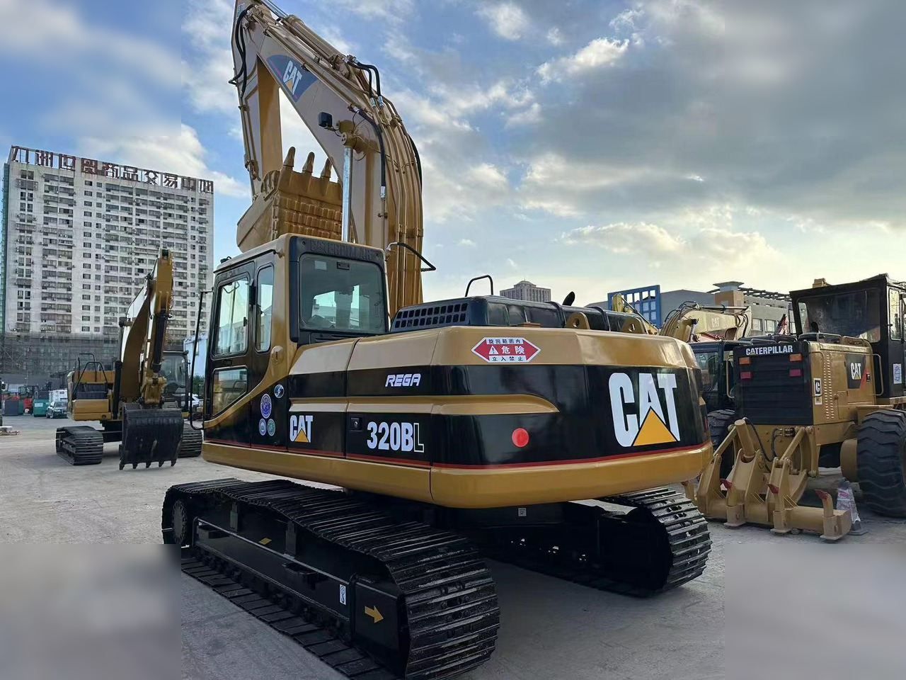 CATERPILLAR 320BL - Bager guseničar: slika 3 CATERPILLAR 320BL - Bager guseničar: slika 3