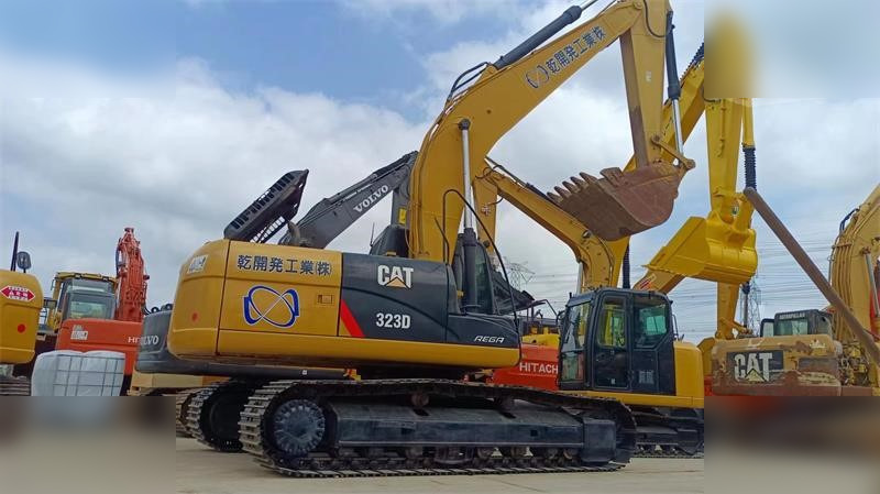 CATERPILLAR 323D - Bager guseničar: slika 3 CATERPILLAR 323D - Bager guseničar: slika 3