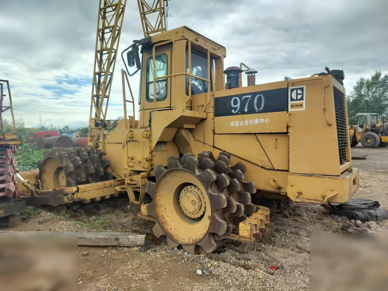 CATERPILLAR 815B - Valjak za puteve: slika 2 CATERPILLAR 815B - Valjak za puteve: slika 2