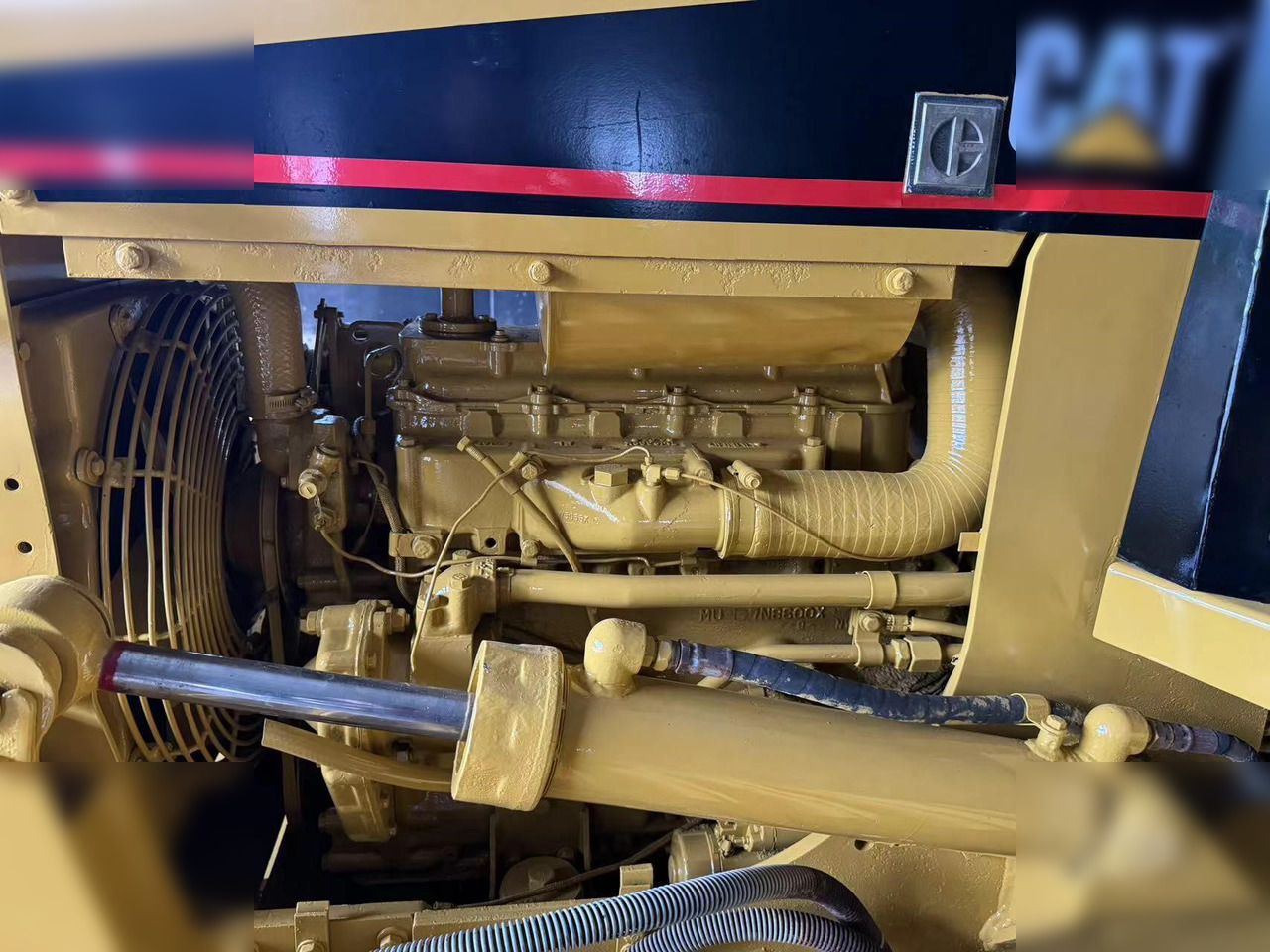 CATERPILLAR D4C - Buldožer: slika 4 CATERPILLAR D4C - Buldožer: slika 4