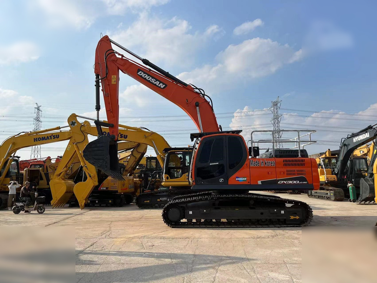 DOOSAN DX300 LCA - Bager guseničar: slika 1 DOOSAN DX300 LCA - Bager guseničar: slika 1